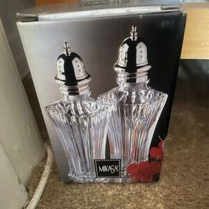 COPY - Salt and pepper shaker